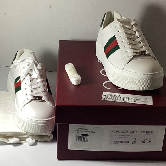 Gucci
Men's Gucci Ace Leather Sneakers - Picture 11 of 16